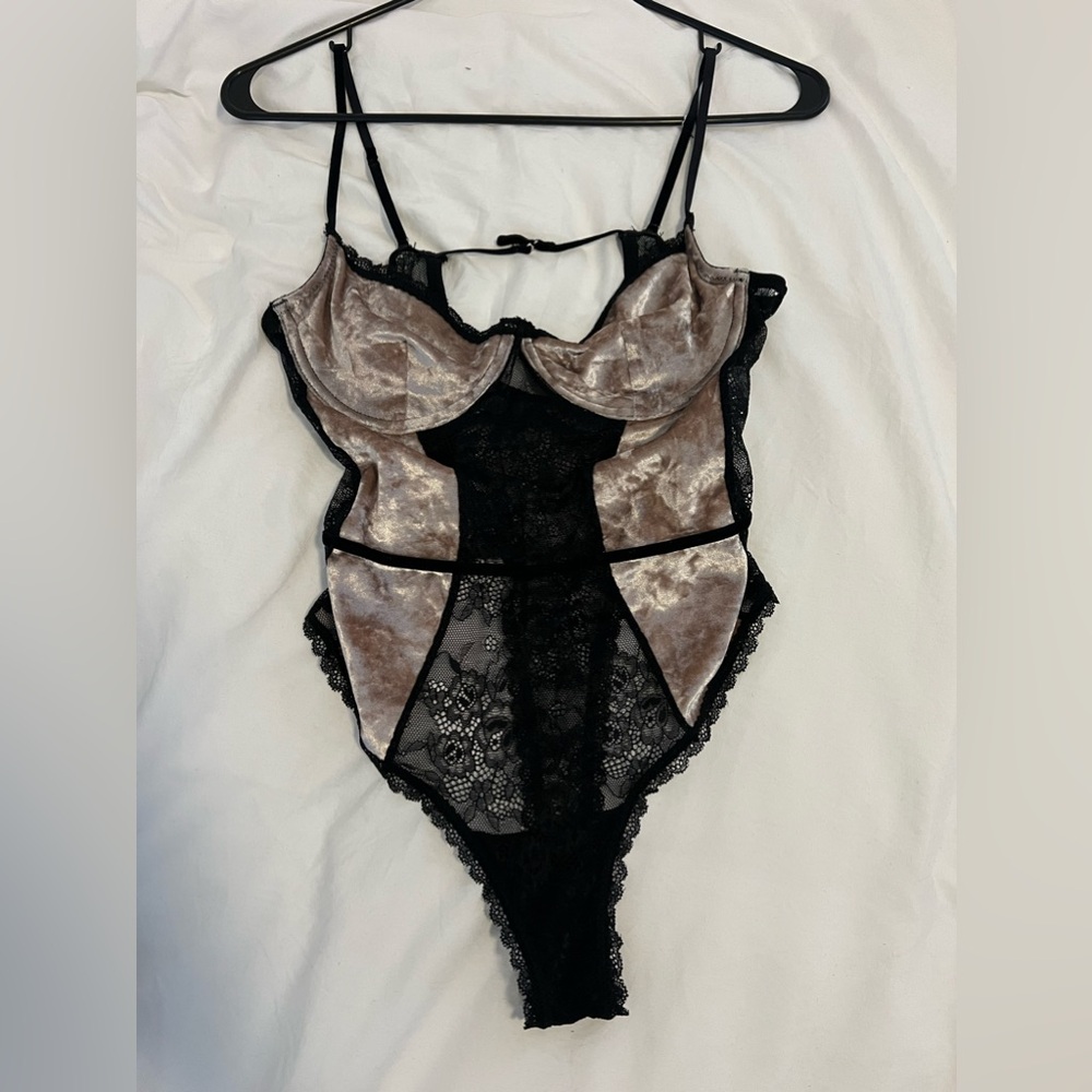 Teddy lace and velour